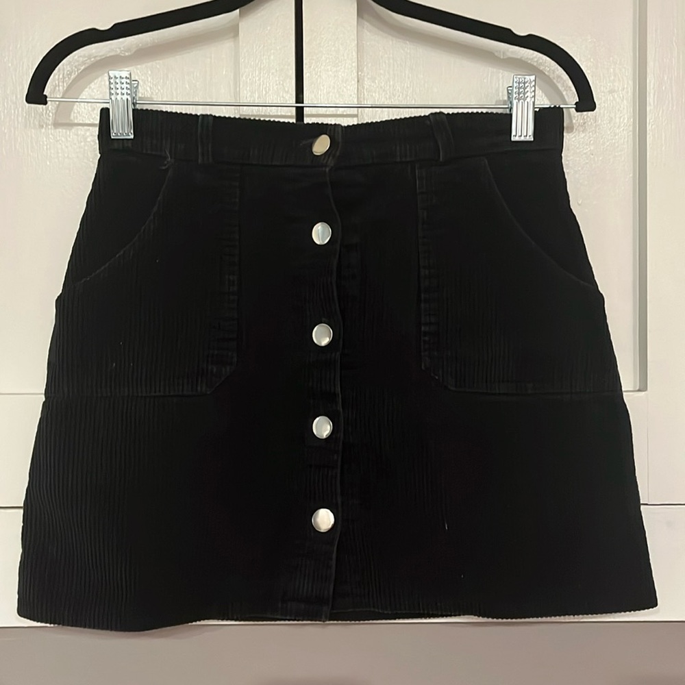 Ribbed black skirt